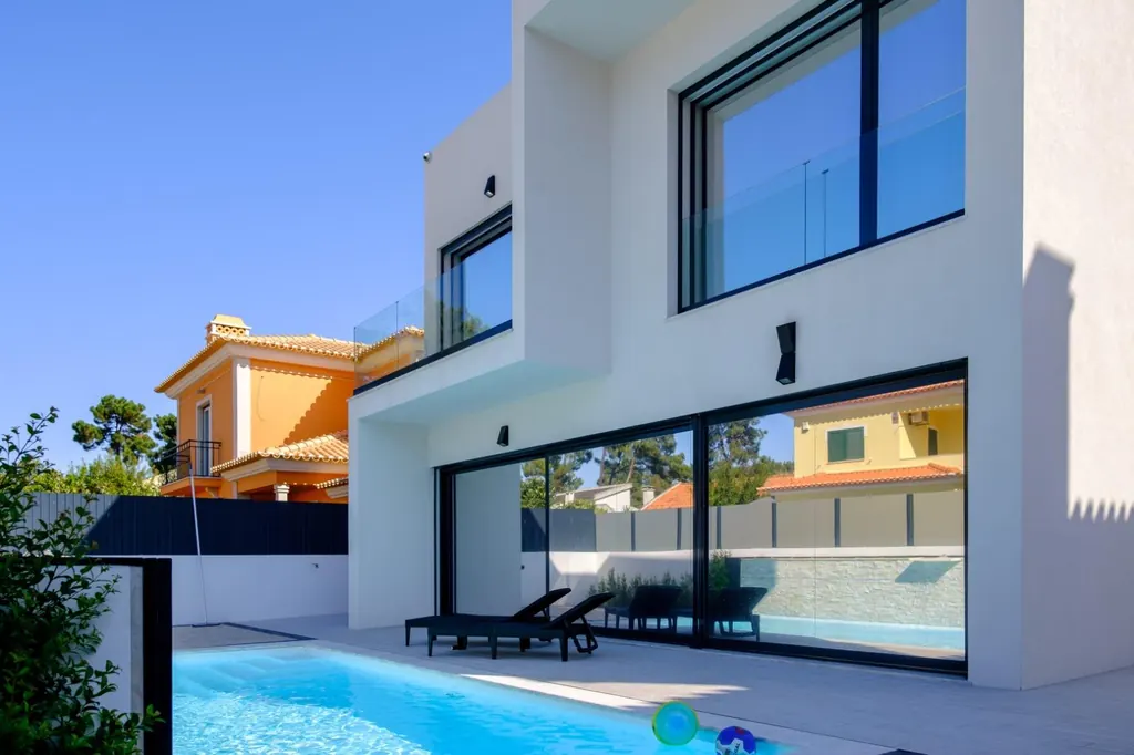 Façade of the Aroeira villa with pool